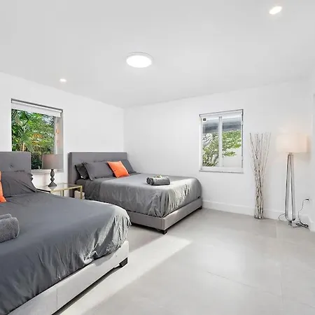 Beautiful Villa With Heated Pool Must Seen!